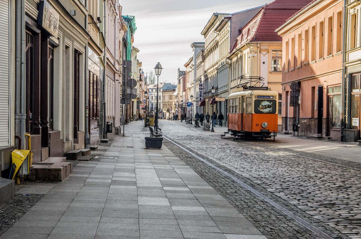 улица, каменная кладка, архитектура, булыжная мостовая, трамвай